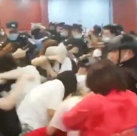 Horreur en Chine : répression massive alors que les étudiants chinois se révoltent et prennent leur professeur en « otage »