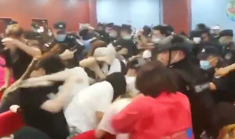 Horreur en Chine : répression massive alors que les étudiants chinois se révoltent et prennent leur professeur en « otage »