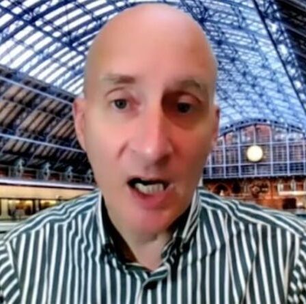 Inclinez-vous devant Merkel !  Lord Adonis suggère que le « plus petit » Royaume-Uni devrait être « soumis à l'Allemagne »