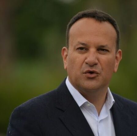 Je ne peux plus nous ignorer ! Leo Varadkar renouvelle sa menace de déchirer le Royaume-Uni dans une diatribe en colère sur le Brexit