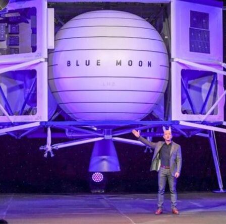 Jeff Bezos a annoncé qu'il ira dans l'espace le mois prochain sur Blue Origin avec son frère