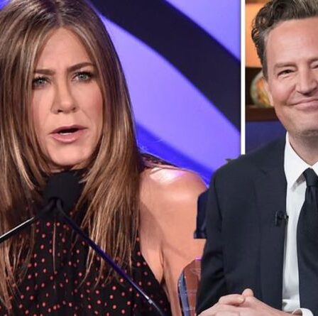 Jennifer Aniston n'avait aucune idée de l'"auto-torture" de Matthew Perry lors du tournage de Friends
