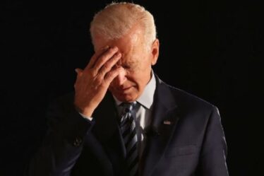 Joe Biden salue la « RFA » dans une gaffe embarrassante majeure à son arrivée au Royaume-Uni pour le sommet du G7