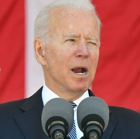 Joe Biden se trompe encore une fois en affirmant bizarrement qu'il est président des États-Unis « depuis 15 mois »