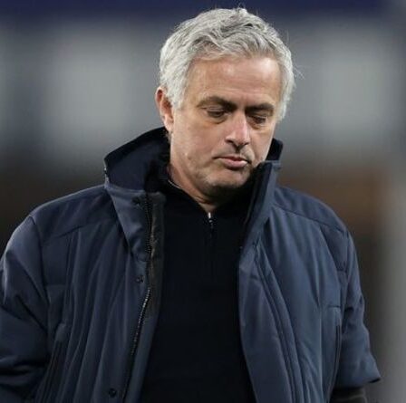 Jose Mourinho frappe Man Utd en discutant avec James Corden