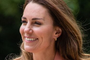 Kate Middleton « rejette la mode royale » et « modifie la monarchie avec un look décontracté »