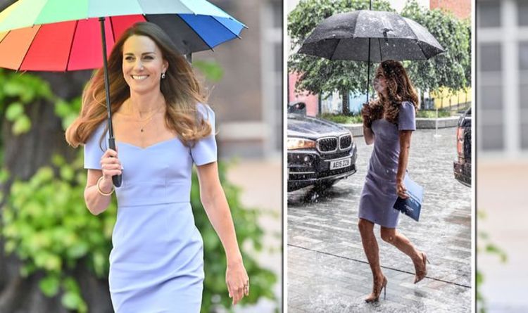 Kate Middleton «tout simplement magnifique» dans une robe bleu glacier de 225 £ lors d'une averse torrentielle