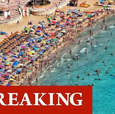 L'Espagne durcit les règles pour les visiteurs britanniques exigeant une preuve de double jab ou de test négatif