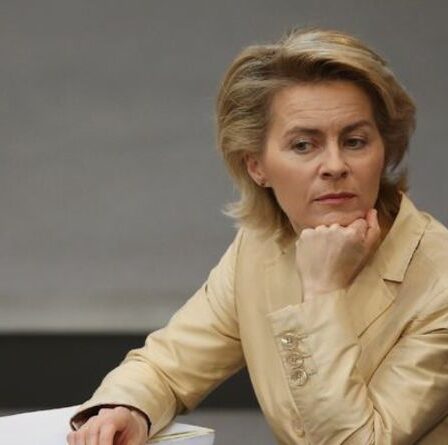 L'UE humiliée alors que la Hongrie se tourne vers la Russie/la Chine au milieu du "vraiment mauvais" déploiement de la vaccination contre Covid