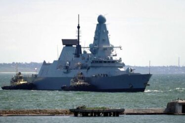 La Russie a lancé une menace brutale au navire de guerre de la Royal Navy : "Si vous ne changez pas de cap, je tirerai"