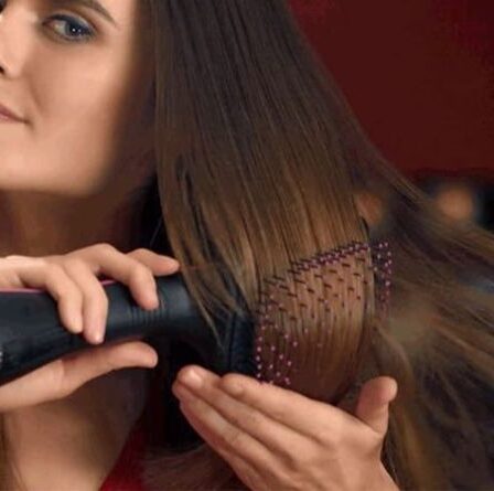 La brosse à cheveux Revlon qui lisse vos cheveux pendant que vous vous brossez est maintenant à 50 % de réduction