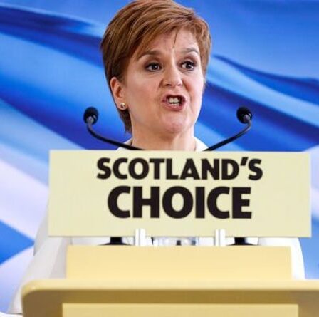 La menace terrifiante de Sturgeon: les lumières de l'Angleterre «s'éteindraient» sans l'énergie écossaise