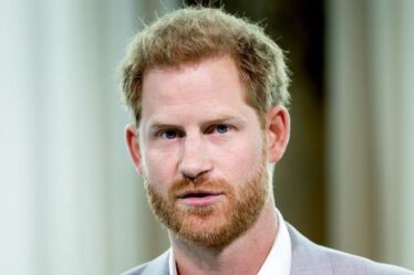 La «panique» du prince Harry en voyant la reine dans les salles du palais de Buckingham avant la bombe du Megxit