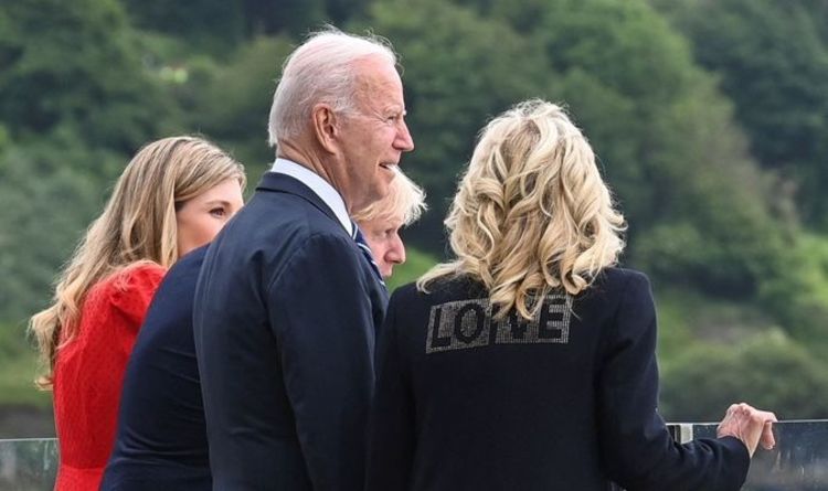 La possible fouille subtile de Jill Biden chez l'ancienne FLOTUS Melania Trump avec la veste 'Love'