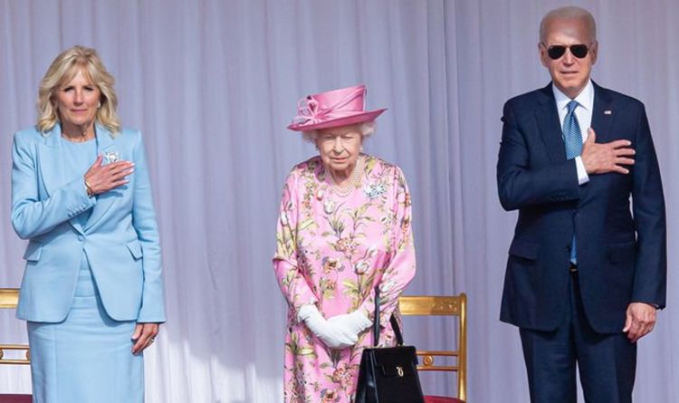 La reine a été snobée après que Joe Biden a ordonné de "ne pas s'incliner" pour Sa Majesté