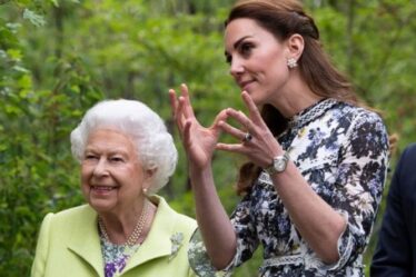 La reine a "remercié" Kate en accordant un ordre royal spécial à la duchesse - "Elle voit une future reine"