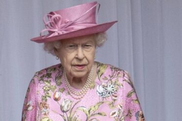 La reine félicitée pour avoir « corrigé » le record lorsque le prince Harry et Meghan « franchissent la ligne »