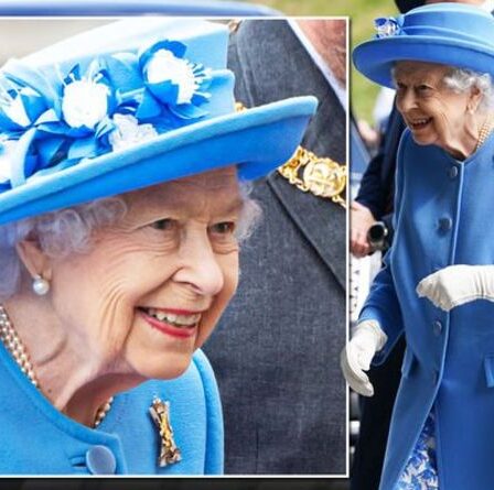 La reine porte une broche avec un lien personnel spécial avec l'Écosse pour une visite à Holyrood