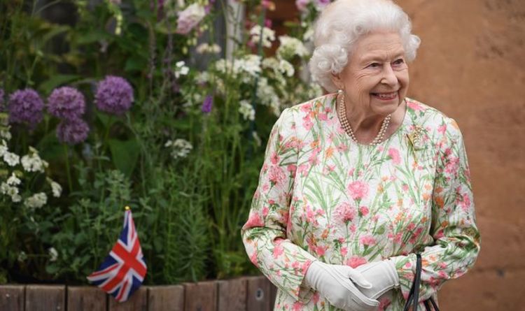 La reine ravie après avoir reçu un corgi de six semaines du prince Andrew