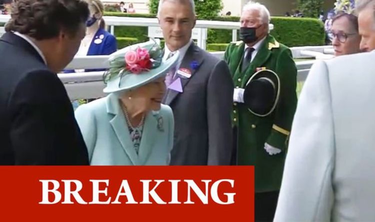 La reine ravit les fans royaux en vert alors qu'elle arrive à Royal Ascot après avoir raté quatre jours