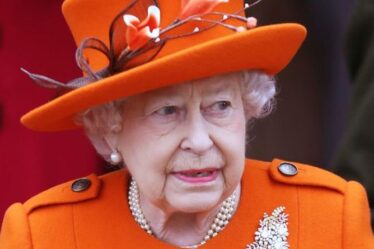 La reine `` tire un coup de semonce '' sur Harry et Meghan – Les Sussex `` secoué '' après la dernière explosion
