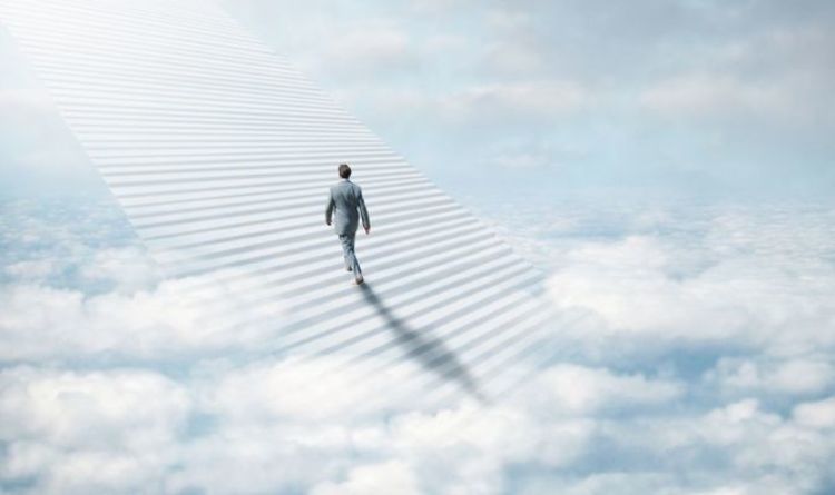 La vie après la mort: une femme pense avoir `` traversé les nuages ​​'' dans un récit de la vie après la mort