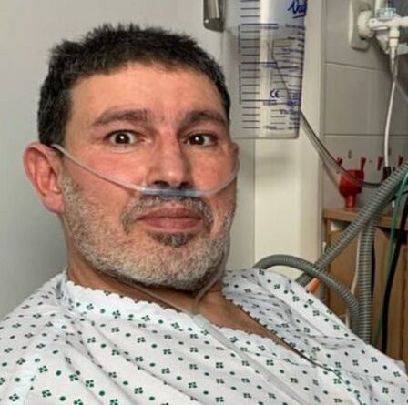 L'anti-vaxxer qui a snobé le jab est hospitalisé par Covid "Ce n'est pas une blague !"