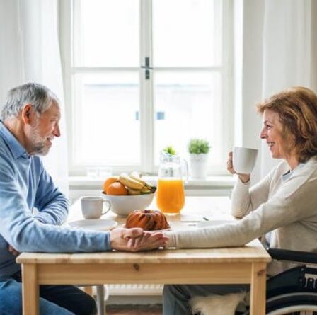 L'armée méconnue d'aidants âgés double à 4 millions