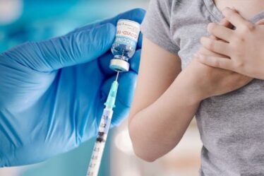 Le CDC lie le vaccin Pfizer Covid à l'inflammation cardiaque - dernière mise à jour et symptômes à repérer