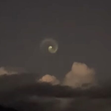 Le ciel de la Chine illuminé par la spirale « Dr Strange style » de la fusée – « Étrange phénomène »