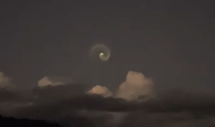 Le ciel de la Chine illuminé par la spirale « Dr Strange style » de la fusée – « Étrange phénomène »