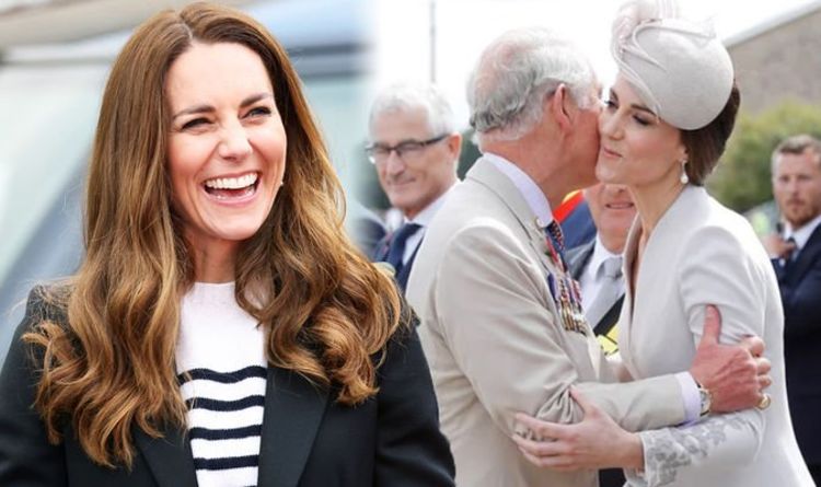 Le langage corporel « tactile » de Kate Middleton et du prince Charles montre une « affection inattendue »