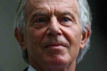 Le malheureux complot de Tony Blair pour sauver le parti travailliste s'est "retourné de manière spectaculaire" – le professeur frappe