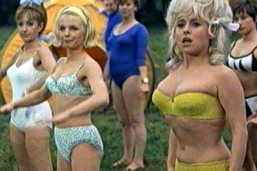 L'échec du bikini de Barbara Windsor rapporte de l'argent à une œuvre caritative contre la démence
