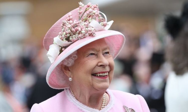 Les Britanniques peuvent avoir NEUF jours de congé pour le prix de trois grâce au Queen's Platinum Jubilee