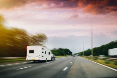 Les conducteurs plus âgés seront confrontés à des règles différentes concernant les caravanes et les camping-cars cet été