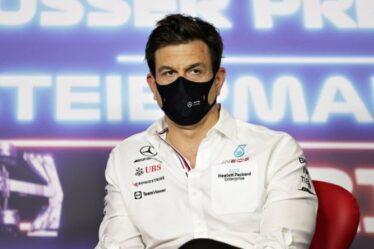 Les demandes de Lewis Hamilton suscitent une réponse provocante du patron de Mercedes, Toto Wolff