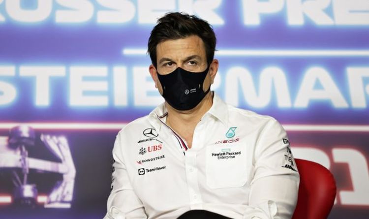 Les demandes de Lewis Hamilton suscitent une réponse provocante du patron de Mercedes, Toto Wolff