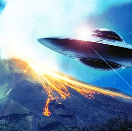 Les experts disent que l'observation d'OVNI au-dessus du volcan indonésien est venue de l'espace - mais était-ce extraterrestre ?