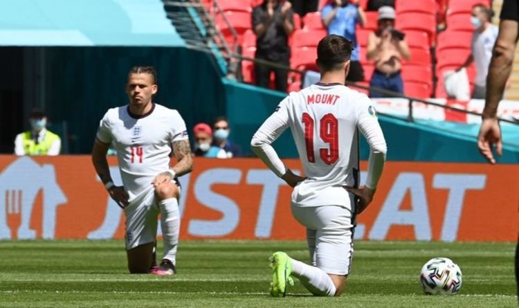 Les fans anglais huent et applaudissent alors que l'équipe se met à genoux avant le choc de l'Euro 2020 avec la Croatie