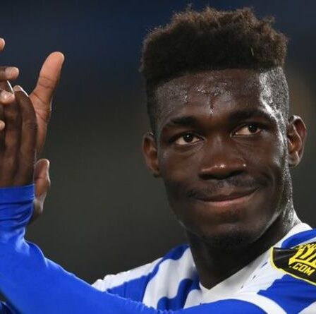 Les fans d'Arsenal pensent que Gabriel Magalhaes a laissé tomber deux indices de transfert d'Yves Bisouma