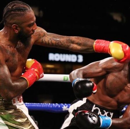 Les fans font rage alors que l'événement Floyd Mayweather vs Logan Paul souffre d'une panne de streaming