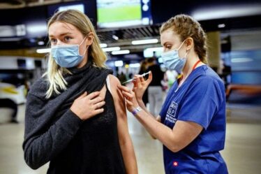 Les jeunes répondent à l'appel pour les vaccinations contre le COVID-19