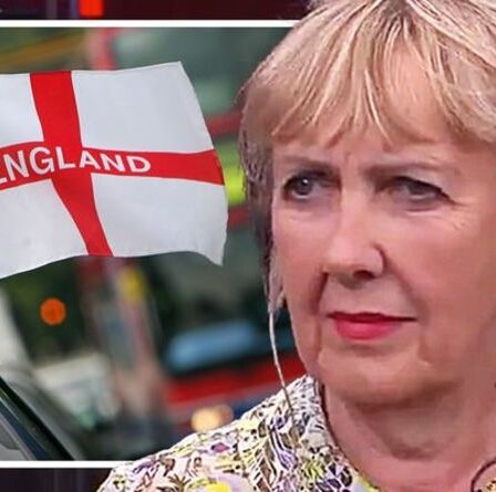 Les règles de conduite du drapeau anglais sont «un non-sens en matière de santé et de sécurité», car les entreprises interdisent l'acte patriotique