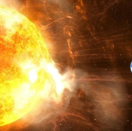 Les vents solaires se déplaçant à 300 km par seconde pour frapper la Terre aujourd'hui