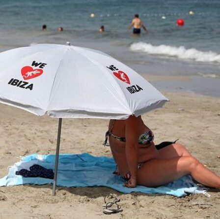 Les voyages à Ibiza et Majorque ont coûté aux Britanniques 200% DE PLUS après l'annonce de la «liste verte»