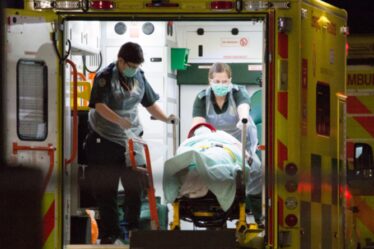 L'hôpital du NHS déclenche une «alerte noire» alors que le service A&E est submergé de patients et manque de lits