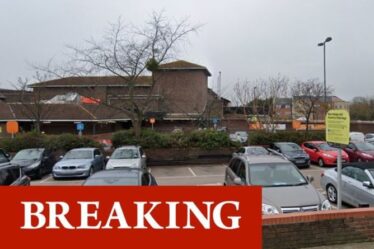 L'horreur de Londres en poignardant le parking bondé de Sainsbury – la police se précipite pour attaquer à la lumière du jour
