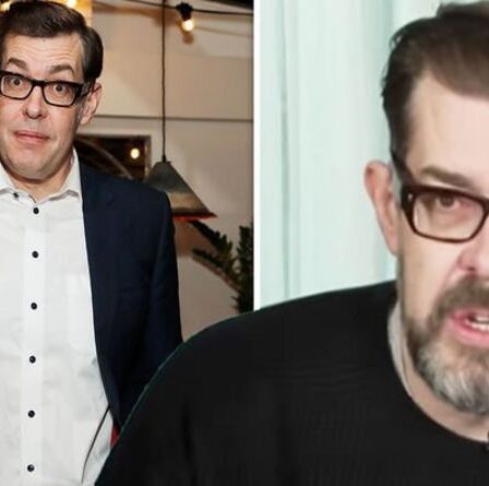 L'hôte inutile Richard Osman se remet d'un lit d'hôpital après une opération: "Out of my mind"