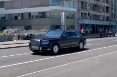 L'incroyable convoi de 22 voitures de limousines russes de Vladimir Poutine arrive pour affronter Biden